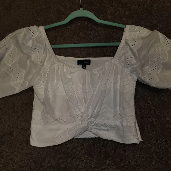 White Front Knot Crop Top - Picture 3 of 3